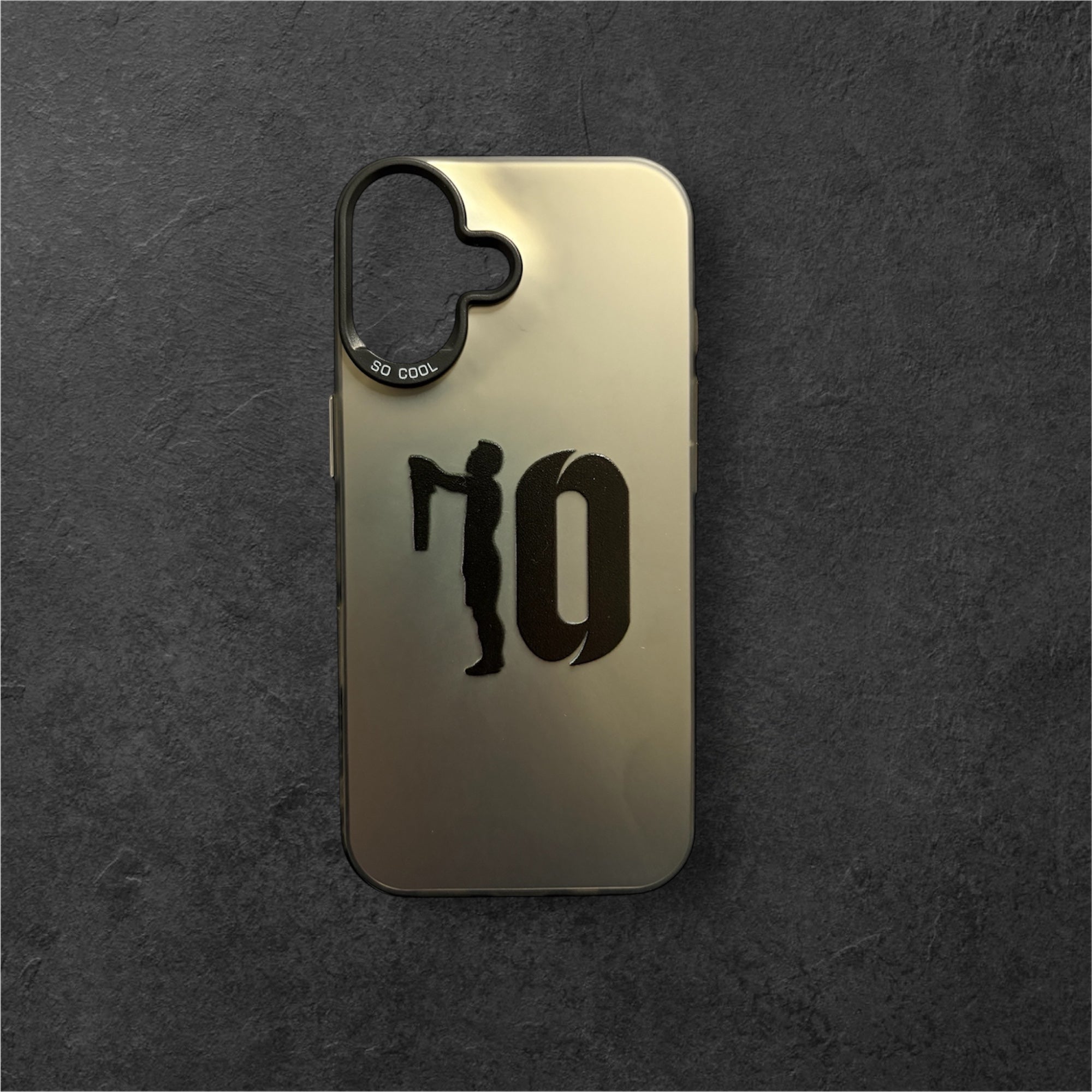 Messi holding his Trikot phone case